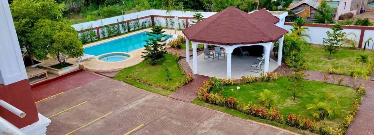 Madome Aparta Hotel Pedernales Exterior photo